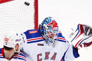 SKA-Schlussmann Magnus Hellberg musste in Spiel 1 des Halbfinals gegen ZSKA zweimal hinter sich greifen.
